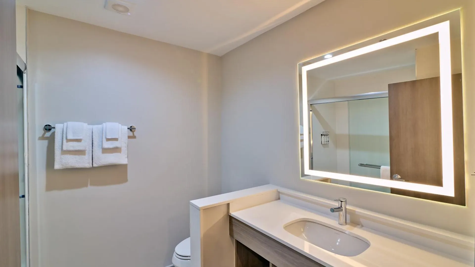 Hotel Holiday Inn Express & Suites Diamond By Ihg Stubbs Saint Vincent and the Grenadines